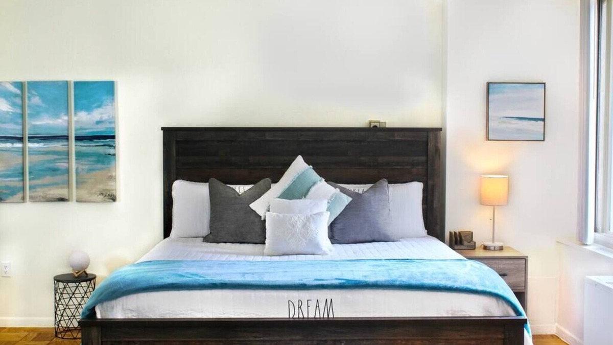 Crystal City Apartment | DMV-RARE! Wifi - Mall & DC Airport Access