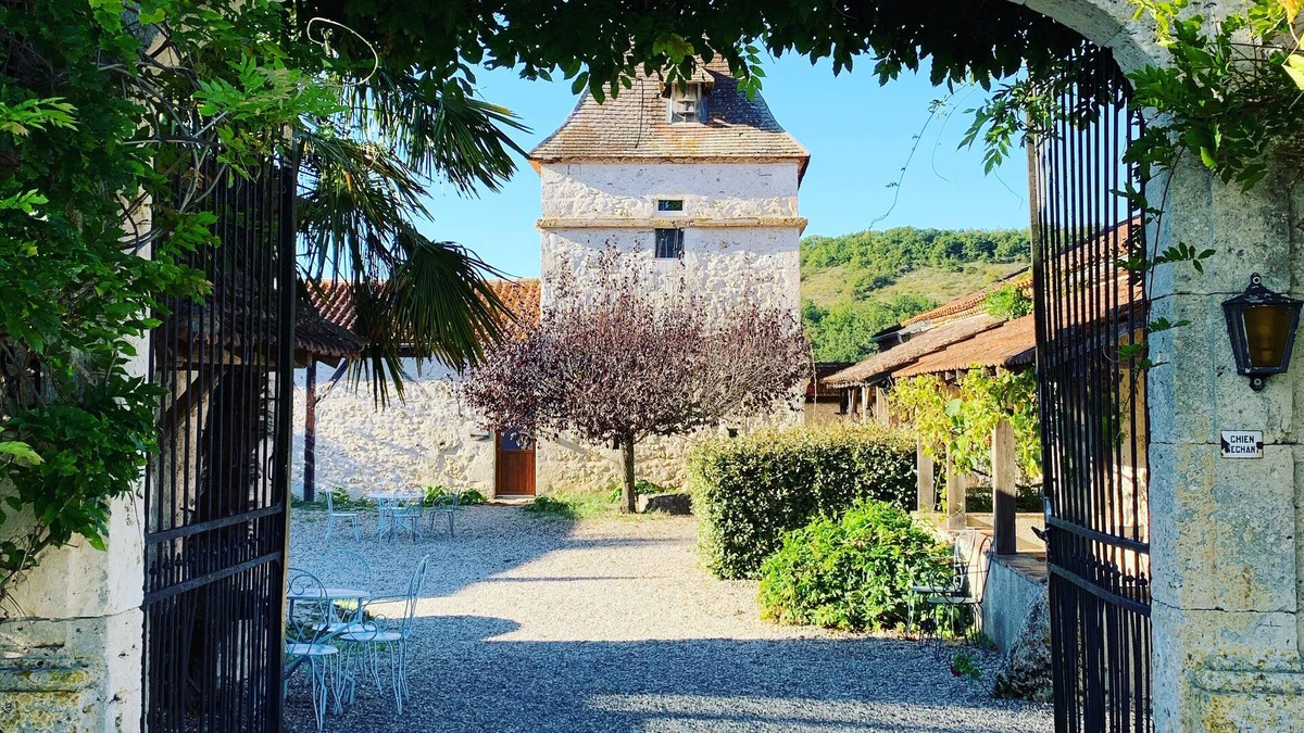 Sainte-Colombe-de-Villeneuve Cottage | Domaine de Villot-le Pigeonnier Gîte Avec Jacuzzi à la Campagne Ideal Famille