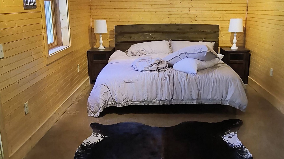 Cross Hill House | DO NOT BOOK HOUSE HAS BEEN SOLDLake Retreat on the water, Cross Hill,