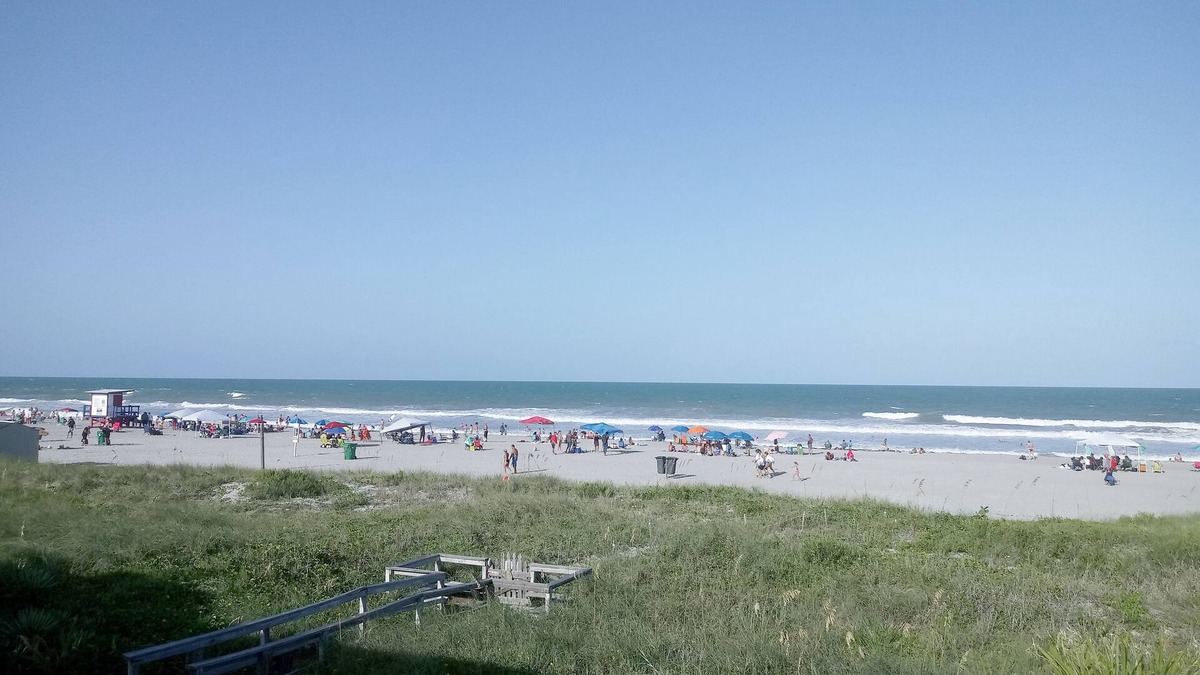 Cocoa Beach Condo | DO YOU LOVE THE BEACH! WE HAVE A PLACE FOR YOU.!