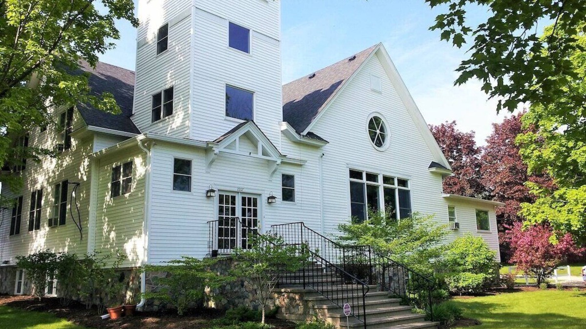 Sister Bay House | Do you need a big place ? Door County Church Restored to a Beautiful Home