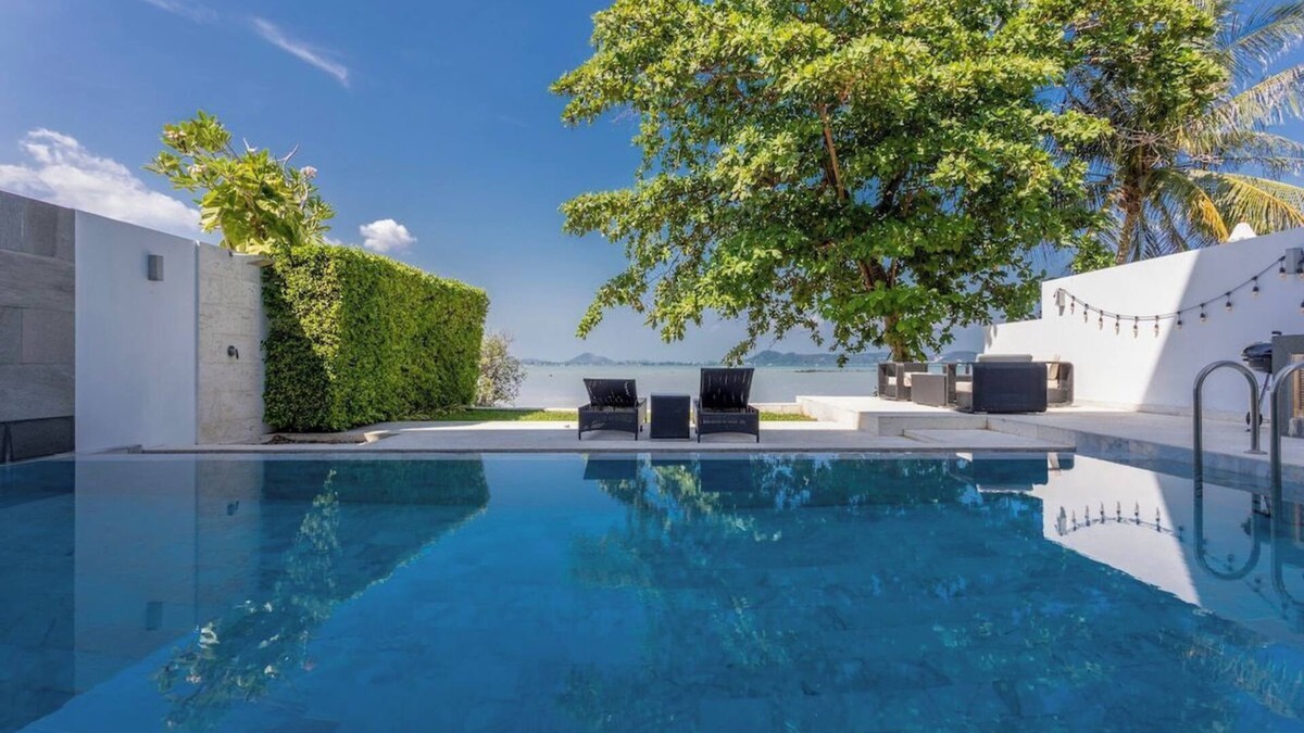 Chalong House | Do You Want Luxury Sea views With Beach Access ?