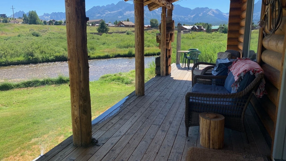 Stanley House | Doc's Lodge The Perfect Sawtooth Escape