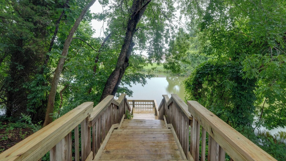 Colonial Beach Apartment | Dock Access: Waterfront Studio in Colonial Beach!