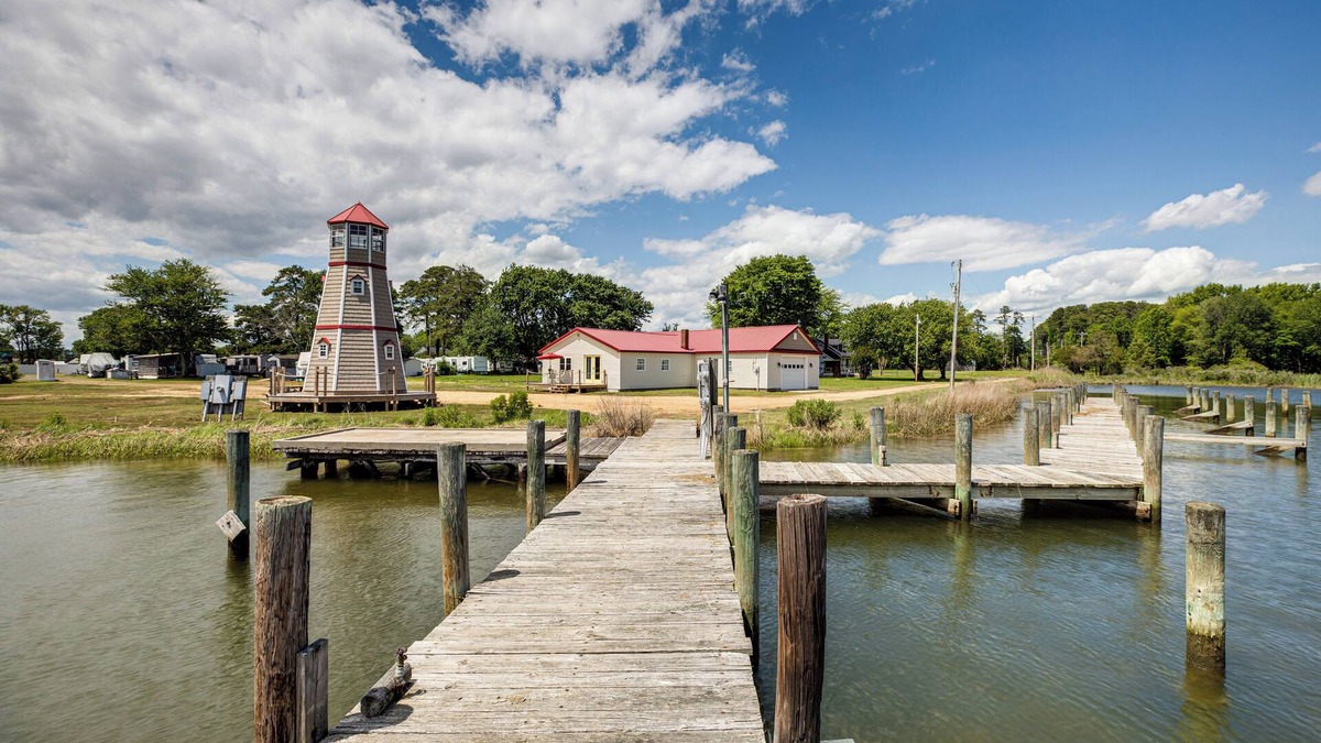 Avenue Cottage | Dock Access: Waterfront Cottage in Avenue!