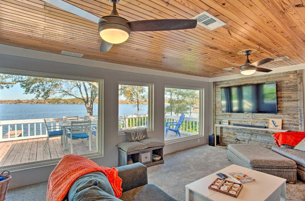 Enchanted Oaks House | Dock and Fire Pit Lakefront Cedar Creek Home!