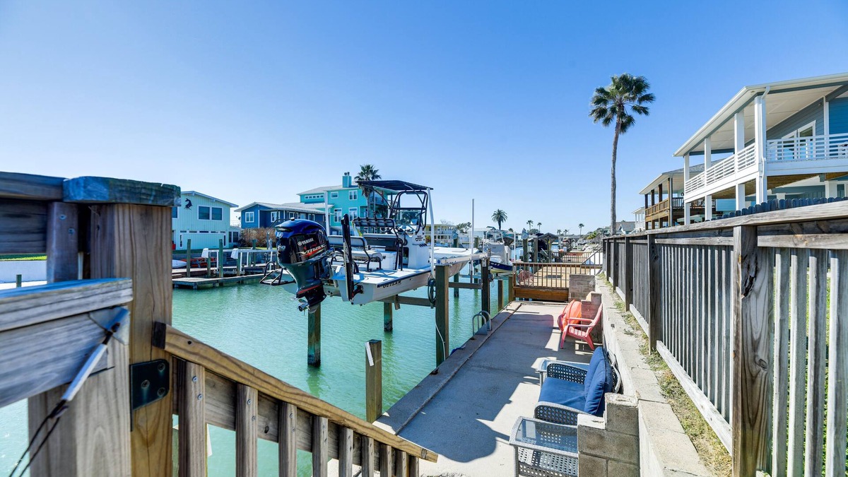 Palm Harbor House | Dock & Bay Access: Rockport Home on Canal