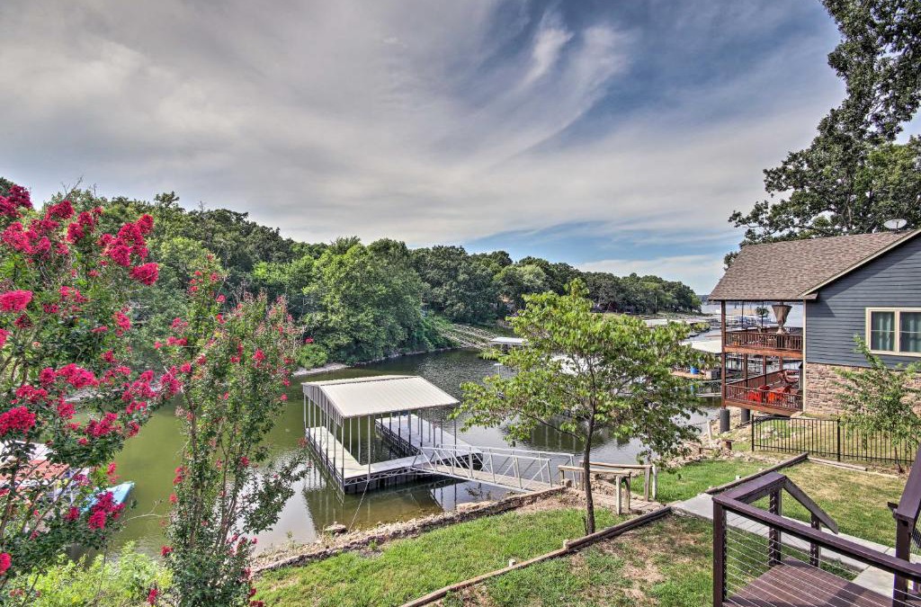 Tia Juana House | Dock, Deck and Boat Slip Lakefront Eucha Home