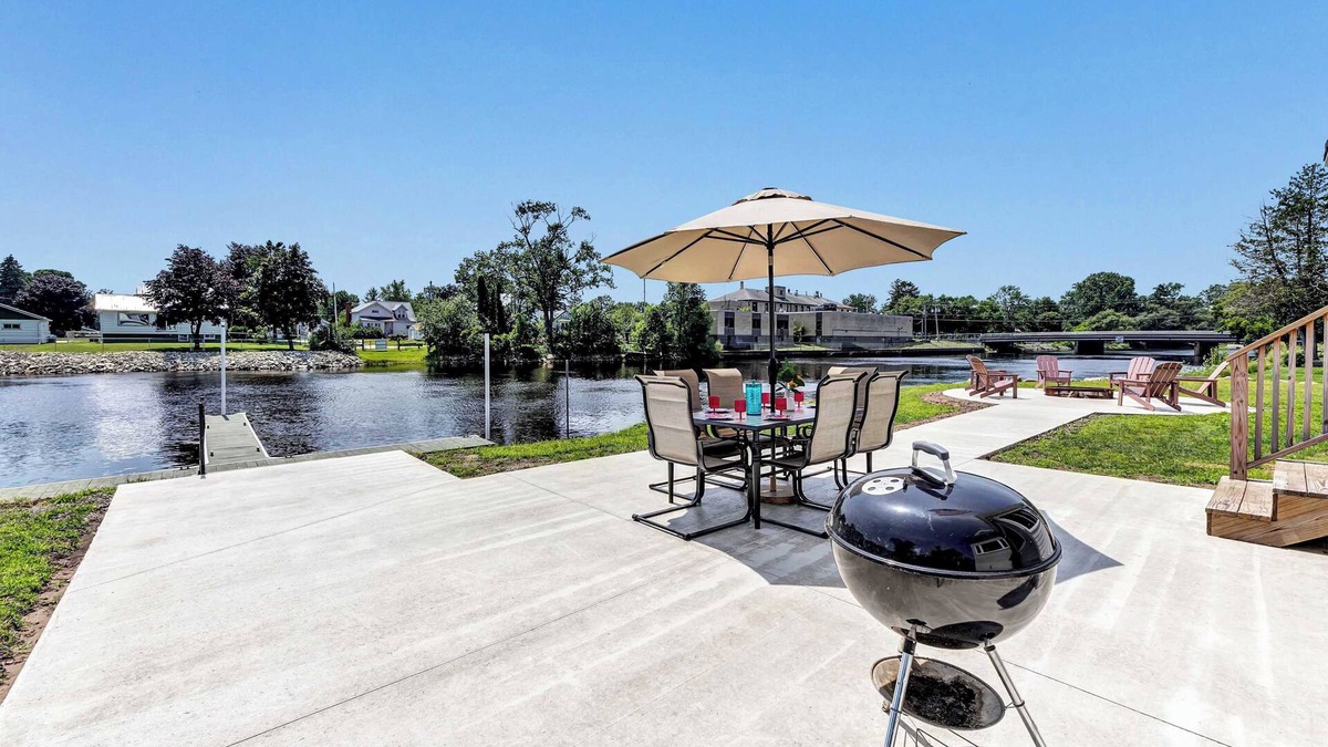 Oconto House | Dock & Drift|Kayak&SUP|Lake Michigan|Boat Rentals