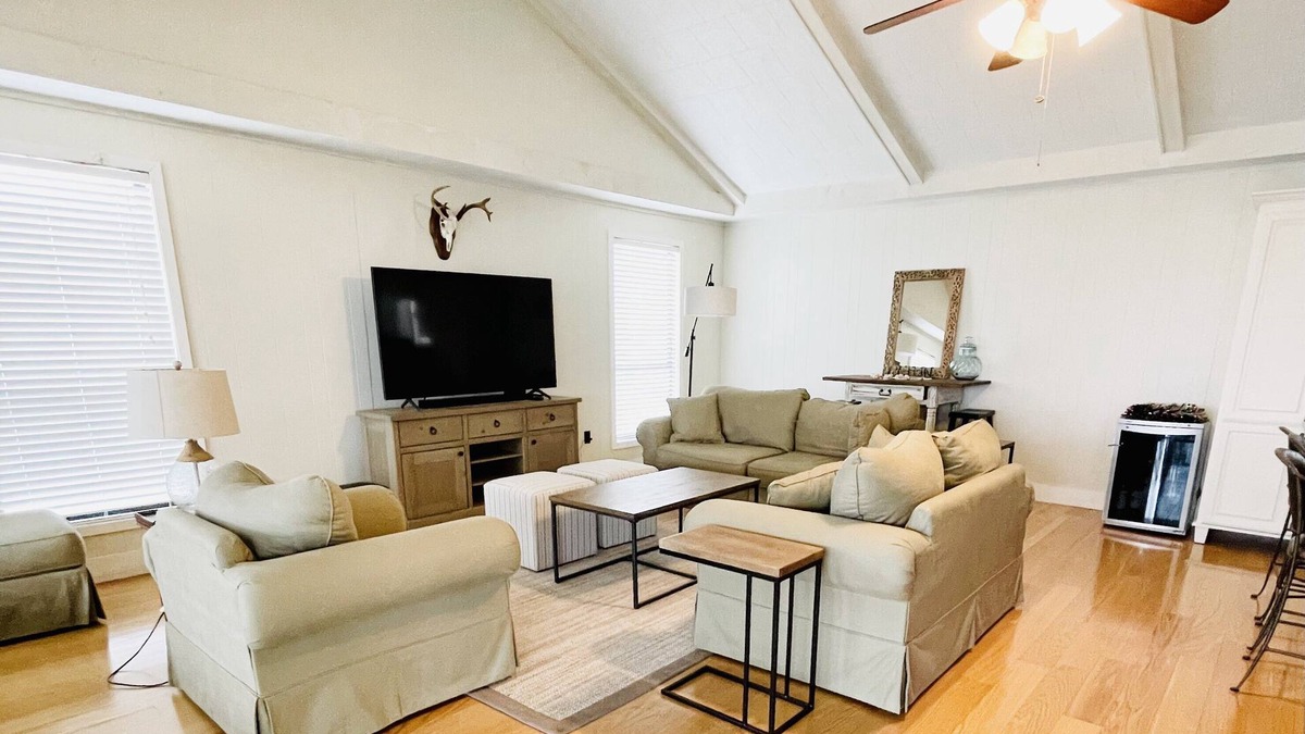 Ventress House | Dock Holiday, 5 bdrm/4 bath Lake House