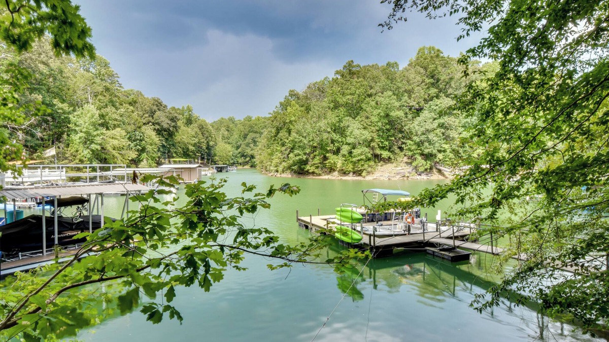 Fair Play House | Dock & Hot Tub at Fair Play Hideaway!