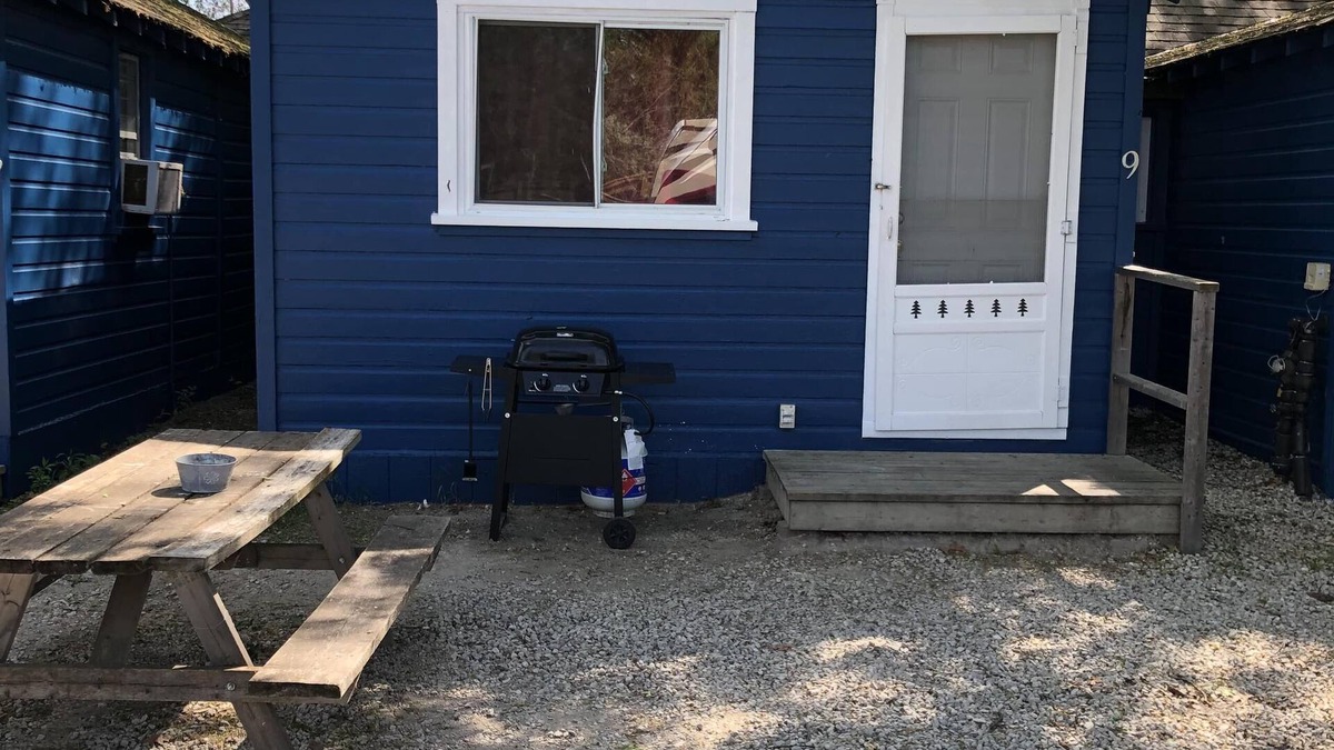 Wasaga Beach Cottage | Dock Life Cottage 9 - Riverside, 2 Bedroom, Wasaga
