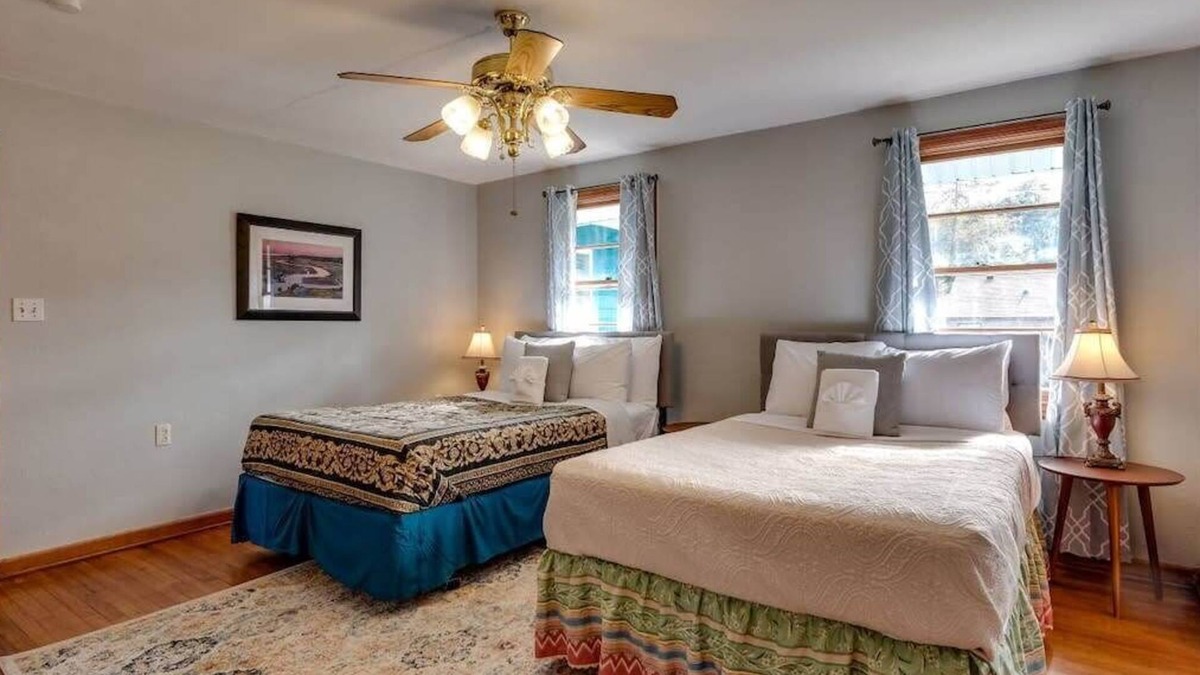 Savannah House | Dock&Volleyball! Near Downtown - Blue & Turquoise!