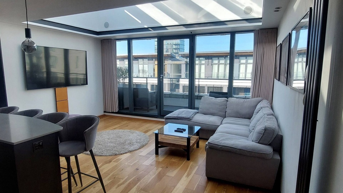 Grand Canal Dock Apartment | Dockland Penthouse with Aviva & Waterfront Views