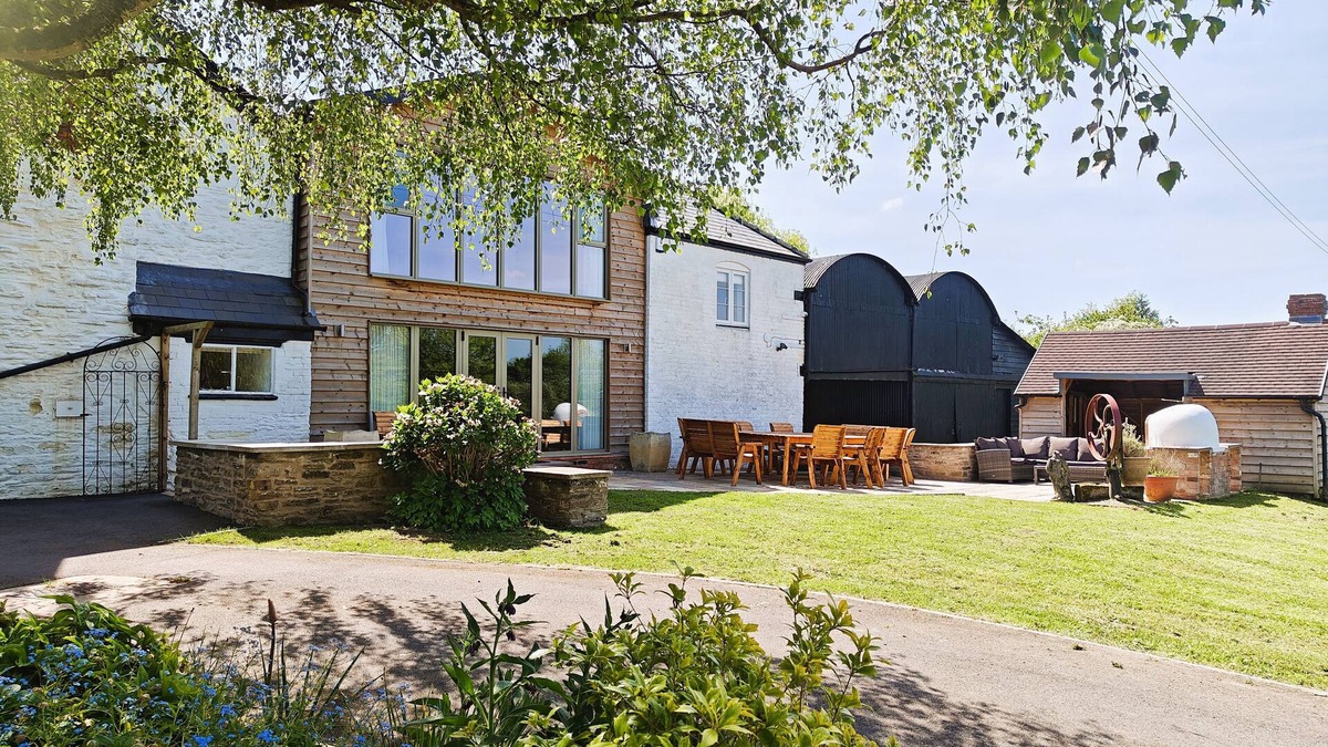 Steens Bridge House | Docklow House - Six Bedroom House, Sleeps 12