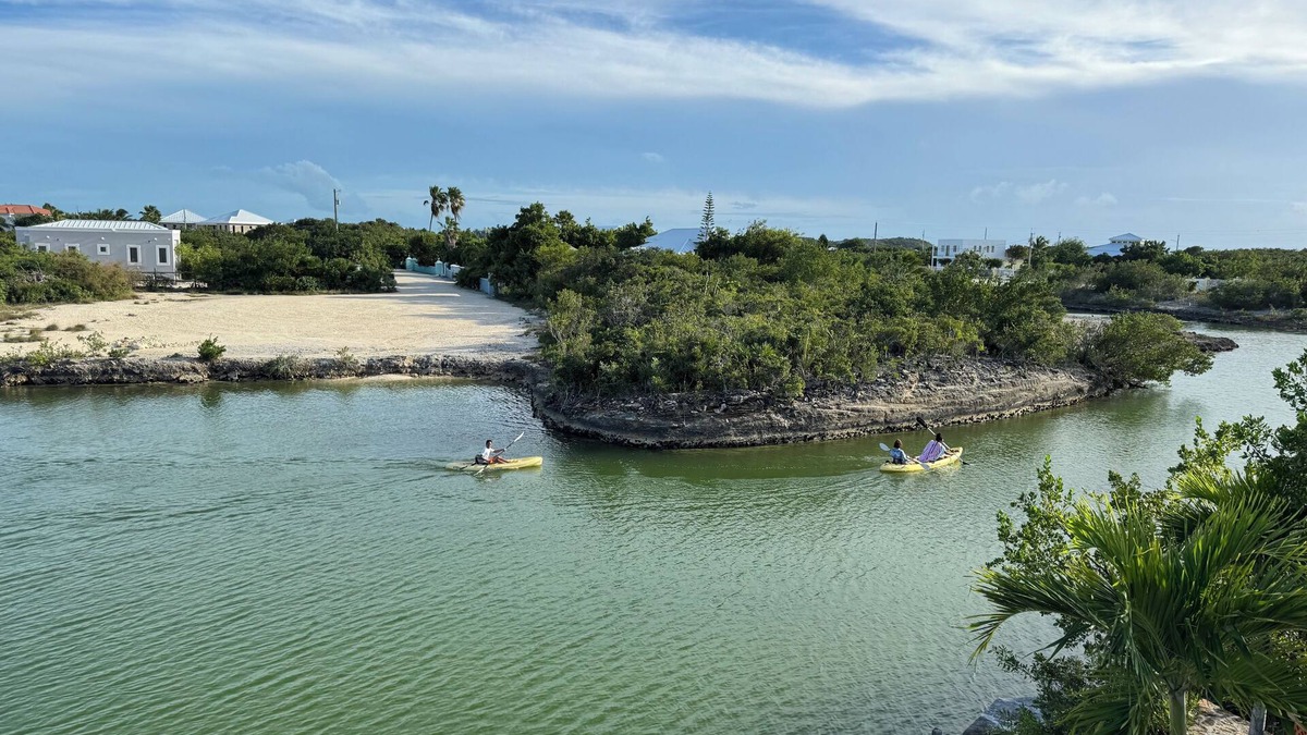 Discovery Bay Apartment | Dockside 3-bedroom Suite in Providenciales