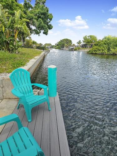Englewood South House | Dockside Delight Waterfront Gulf Access 4 mins to Beach