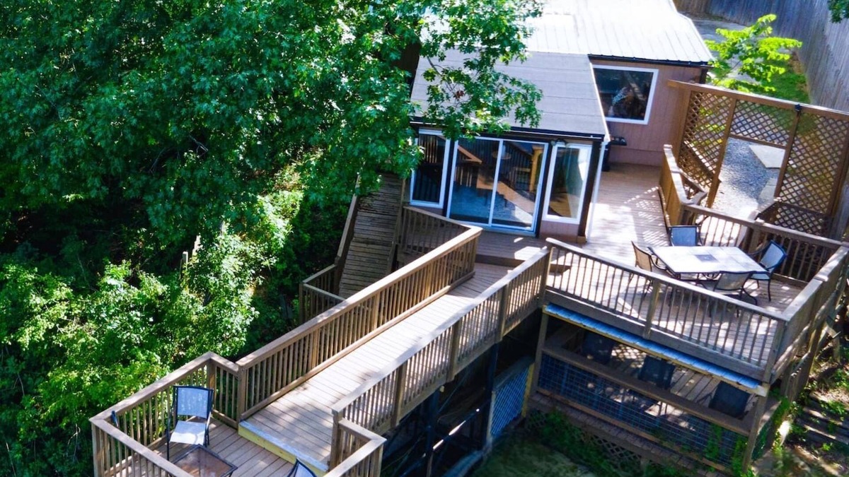 Cave Spring Cabin | Dockside Dreams at Rivers Edge Retreat – 2 bd/1ba Waterfront home on the Coosa River at Lake Weiss (GA/AL line). This updated, newly renovated ranch-style home offers the perfect setting to unplug, recharge and make wonderful lifetime memories!