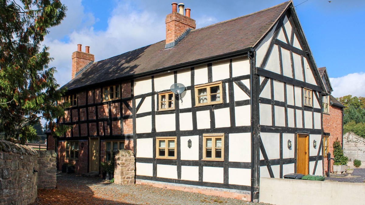 Whitbourne Other | Dog and Family-Friendly Self-Catering Farmhouse on Working Farm