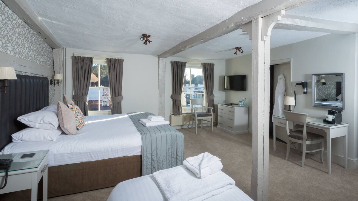 Lenham Hotel | Dog & Bear Hotel
