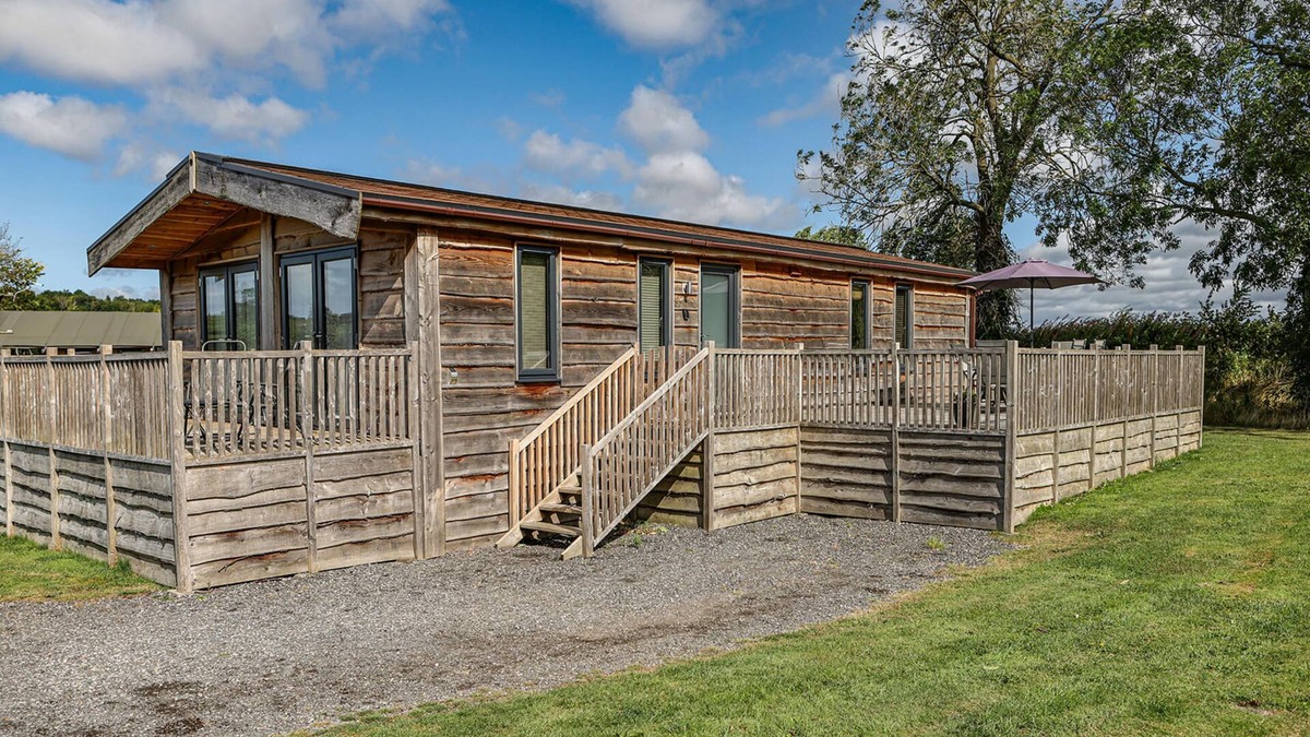 West Tanfield House | Dog Friendly Lapwing Lodge Riverdale, located in Yorkshire