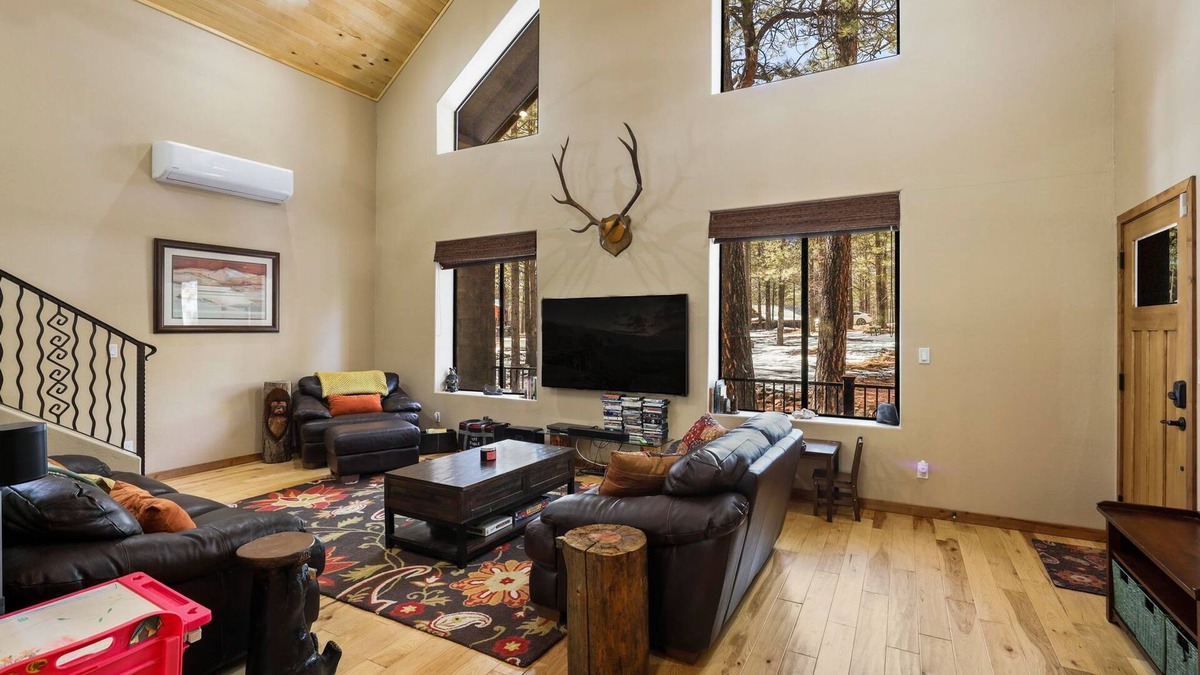 Heber House | Dog-friendly lodge in the pines with hot tub, firepit, fireplaces & great deck