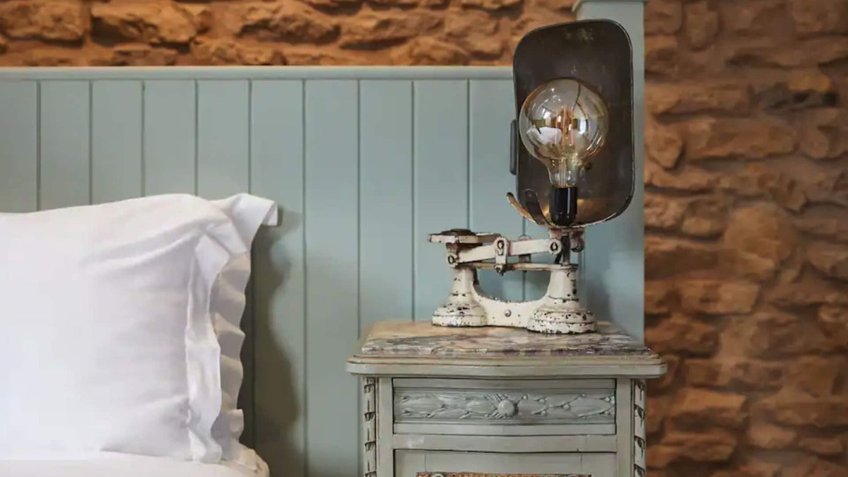 Burythorpe Cottage | Dog-Friendly 17th-Century Cottage with Private Hot Tub in Yorkshire