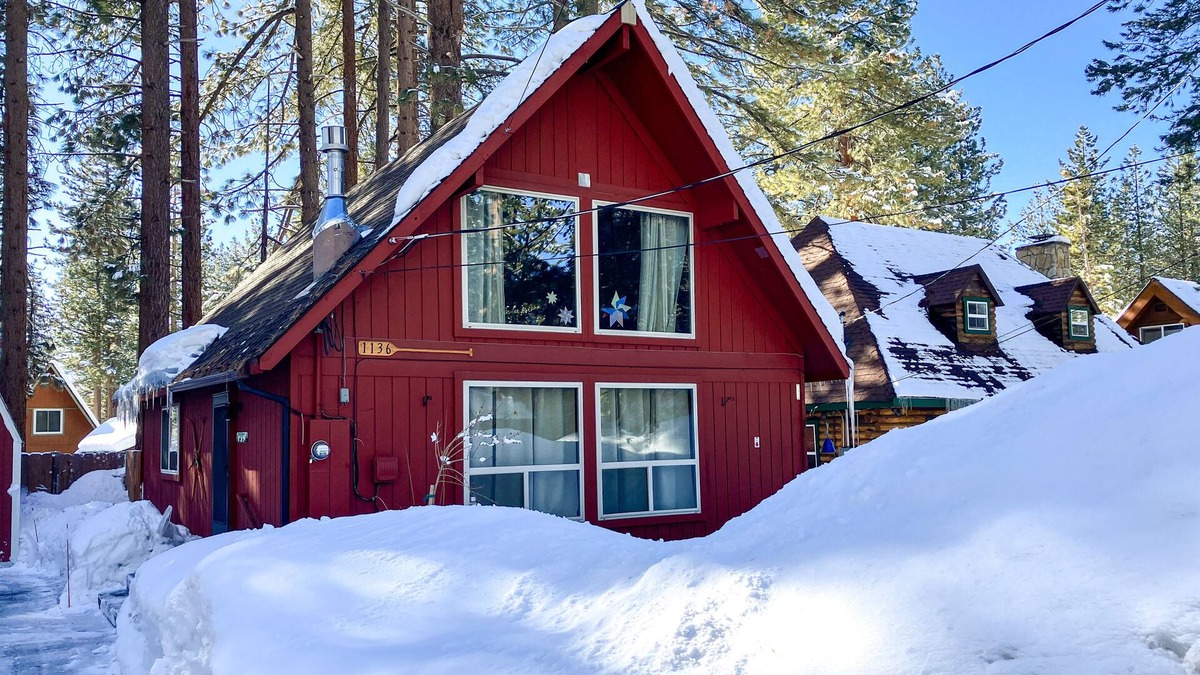 Sierra Tract Cabin | Dog-friendly 2-story cabin with loft, fireplace, board games, & wooded views