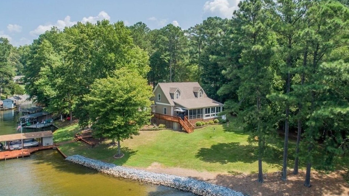 Littleton Cottage | Dog Friendly, 370+ ft of Waterfront, dock access and kayaks!