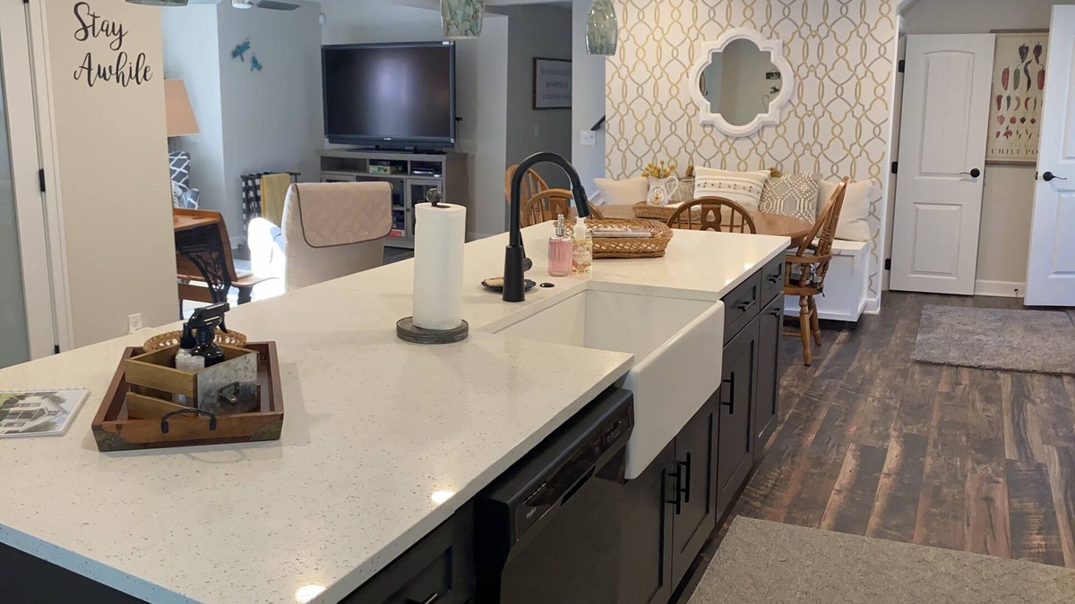 Mentor House | Dog Friendly 3B/3.5Bath, close to wineries, Lake Erie, parks, beaches and more!