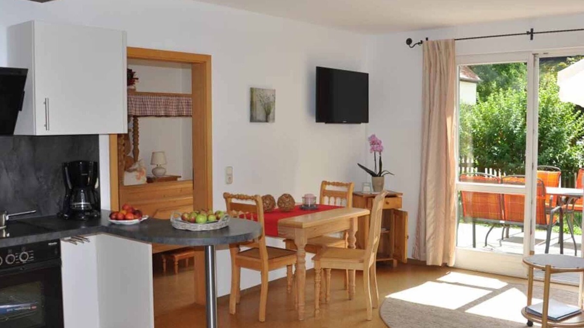 Bad Windsheim Apartment | Dog-friendly and barrier-free bright vacation apartment with garden