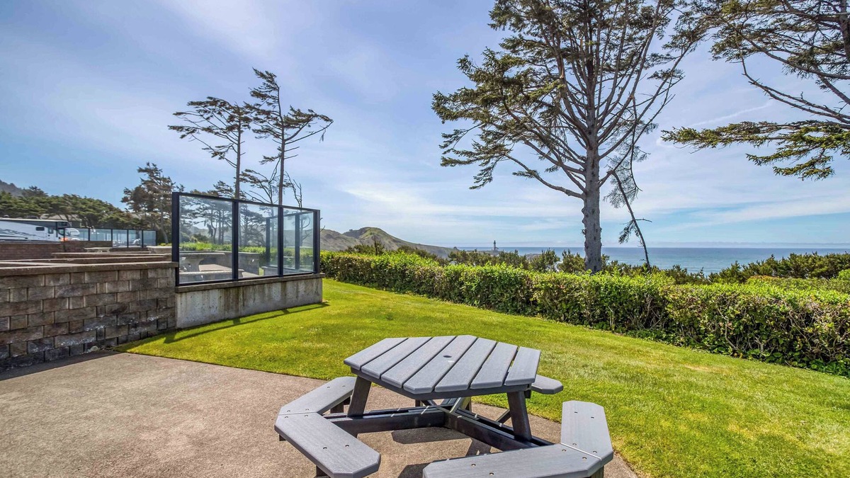 Agate Beach RV Rental | Dog Friendly, Available with 50AMP, 30AMP, Water and Sewer hook up's, WiFi