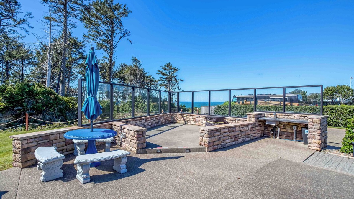 Agate Beach RV Rental | Dog Friendly, Available with 50AMP, 30AMP, Water and Sewer hook up's, WiFi