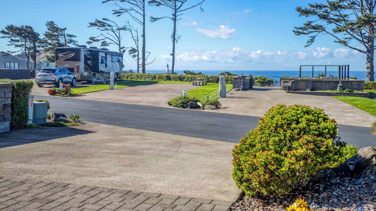 Agate Beach RV Rental | Dog Friendly, Available with 50AMP, 30AMP, Water and Sewer hook up's, WiFi