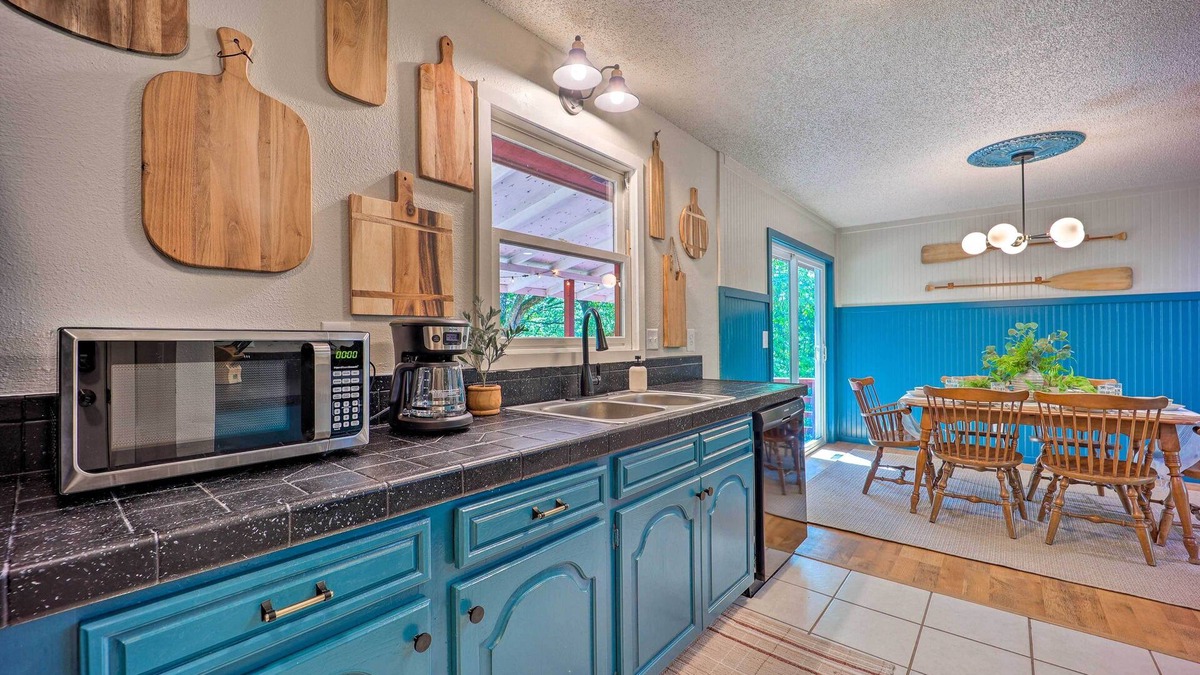 Bella Vista Cottage | Dog-friendly Bella Vista Home w/Grill + Deck