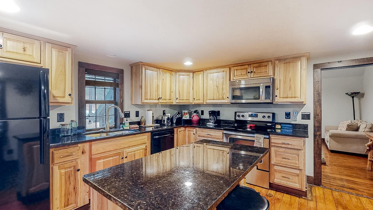 Rogers Cabin | Dog-friendly cabin with washer/dryer & partial AC - near marina