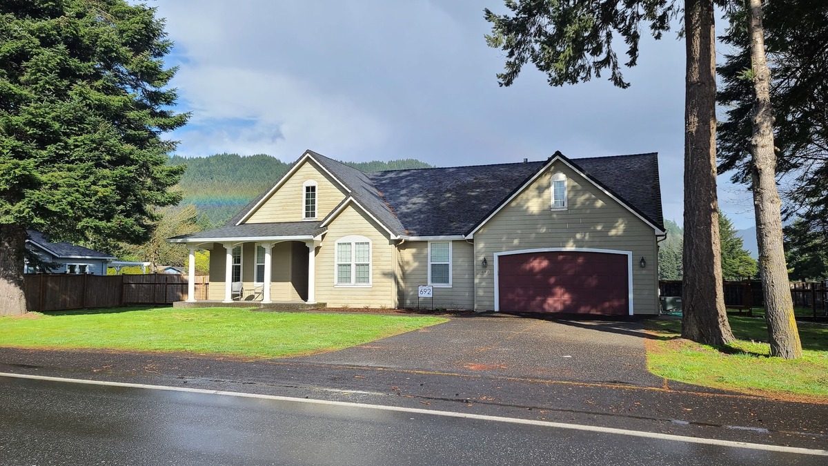 Carson House | Dog Friendly Carson Home on Elk Ridge Golf Course