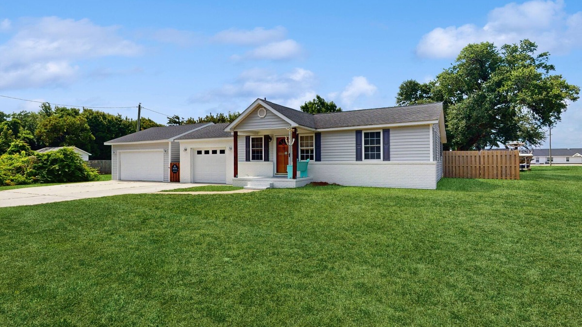 Harkers Island House | Dog-friendly coastal home with enclosed yard and boat parking available