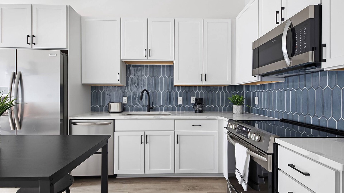 East Nashville Condo | Dog-friendly condo with central AC & rooftop deck access - walk everywhere