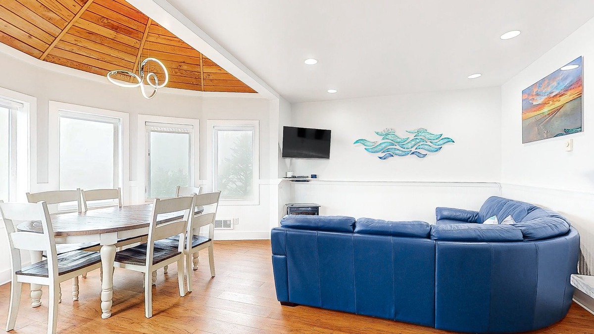 Oceanside Condo | Dog-friendly condo with ocean views, private balcony & great location