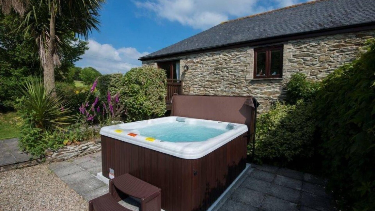 Newquay Cottage | Dog-friendly converted Mill w/hot tub - sleeps 8