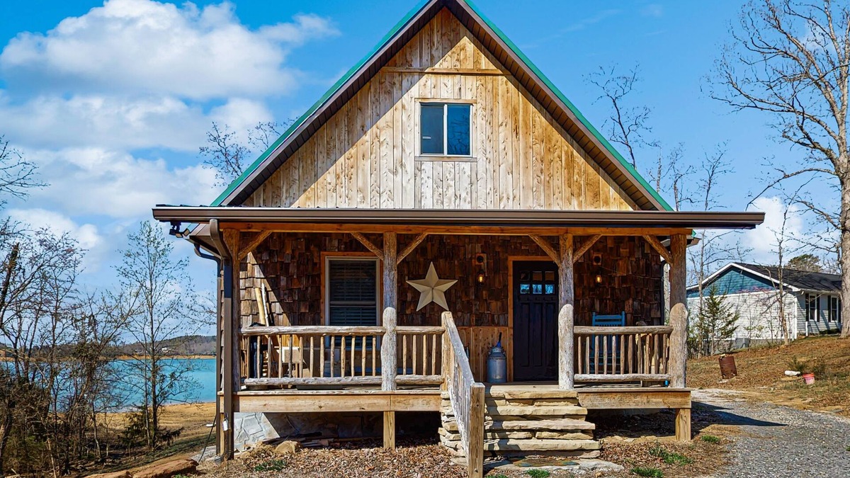 Dandridge Cabin | Dog friendly cozy lake front cabin w/Wi-Fi, dual decks, private dock, play yard