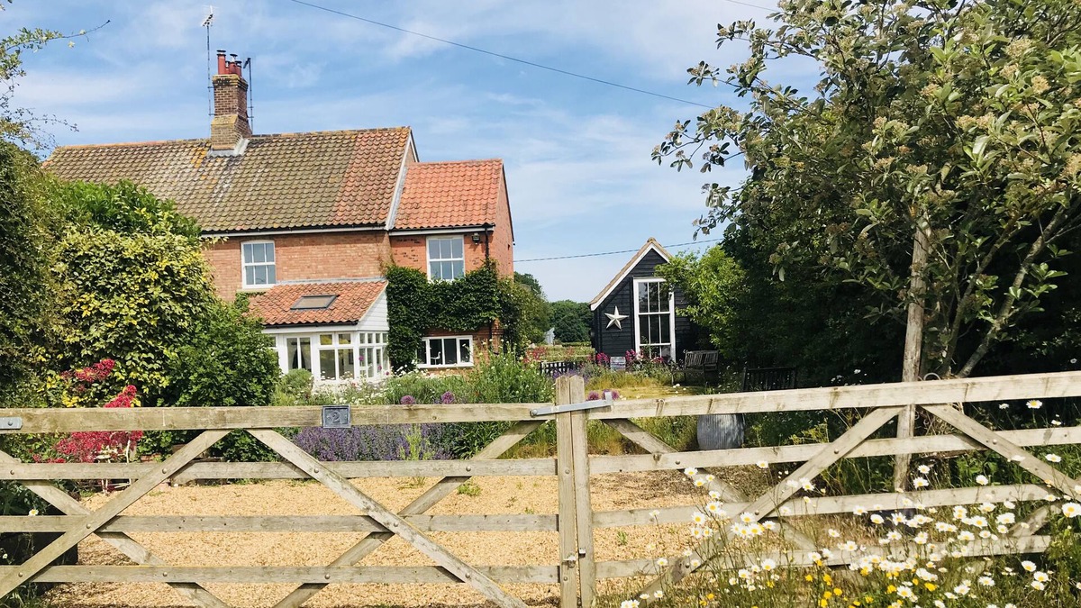 Ringstead Cottage | Dog friendly Gorgeous North Norfolk farm cottage.