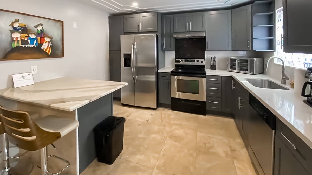 Poiciana Park II House | Dog-friendly guesthouse with fully equipped kitchen, grill & Wifi