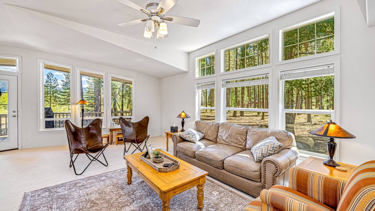 Sloat House | Dog-friendly home on 200 acres with mountain view, fishing ponds & river access