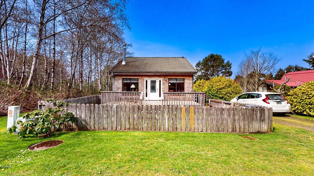 Tolovana Park House | Dog-friendly home with fireplace & 3 decks - half a mile to the beach