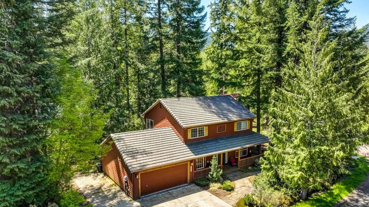 Mount Hood Village House | Dog-friendly home with hot tub, shared pool, firepit, fireplace, & river access