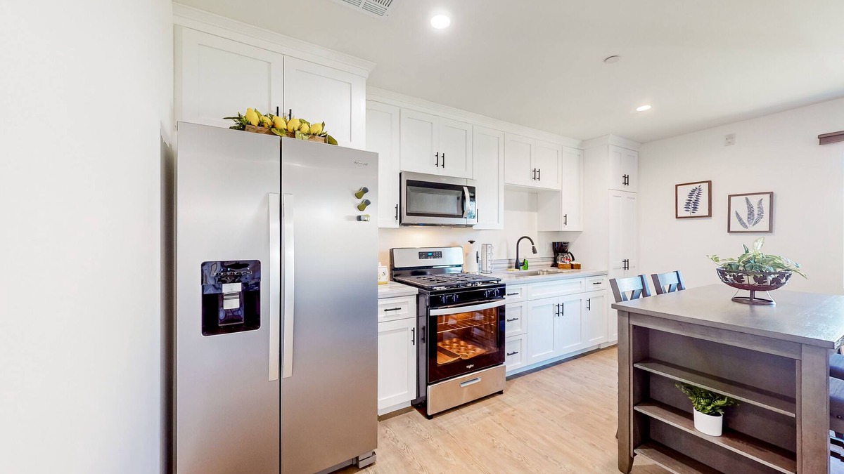 Canyon Country House | Dog-friendly home + guest house with amazing views, private yard, & grill