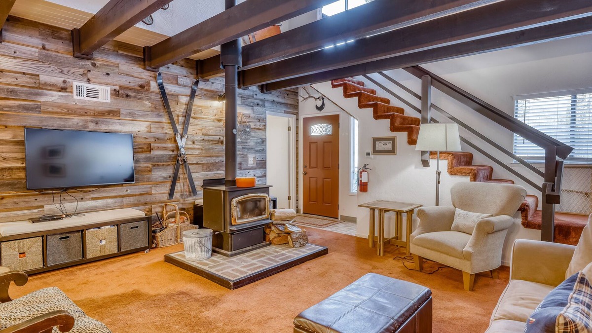 Serene Lakes House | Dog-friendly home with washer/dryer & wood stove