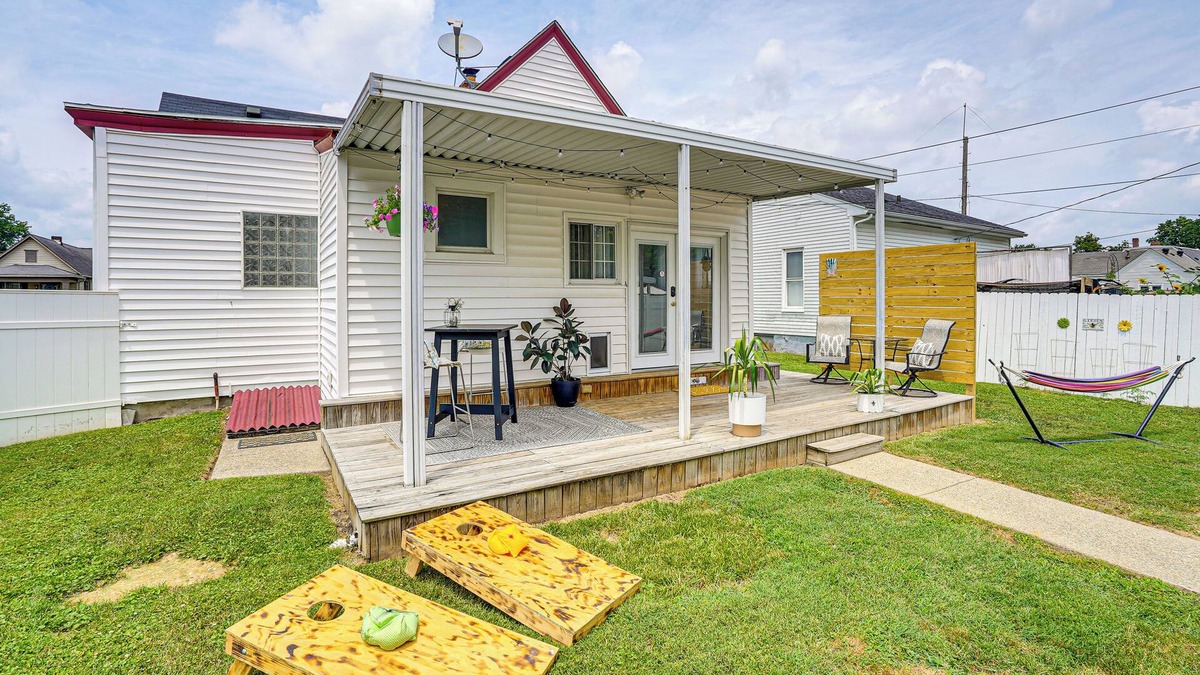 Jeffersonville - Clarksville House | Dog-Friendly Home w/Yard, 6 Mi to Louisville!